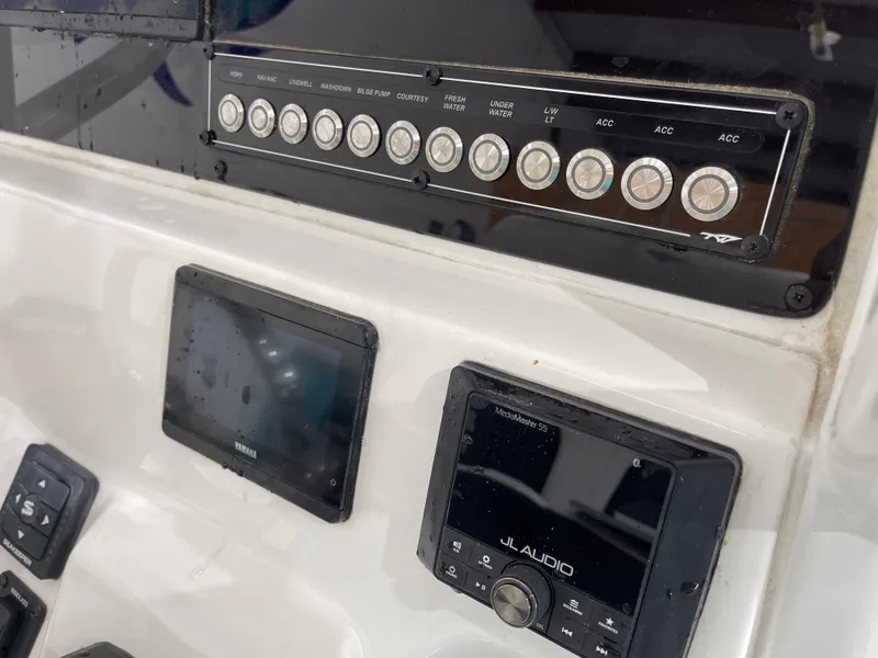 Slide: The Image of Tidewater 232 CC Adventure 2025 - 16