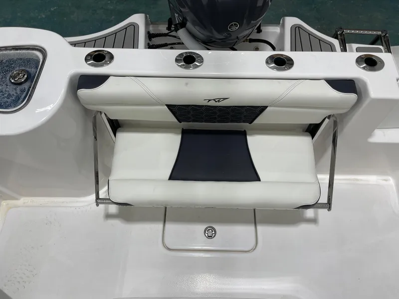 Slide: The Image of Tidewater 232 CC Adventure 2025 - 20