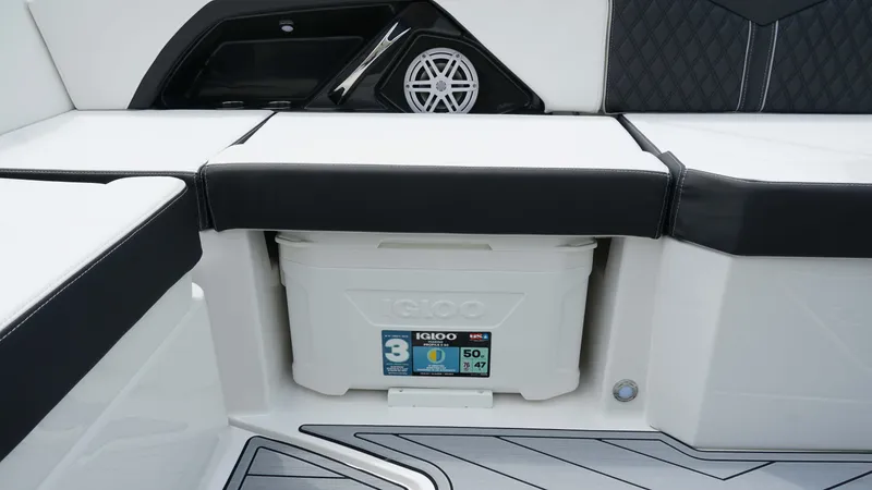 Slide: The Image of Monterey 258SS Super Sport 2025 - 12