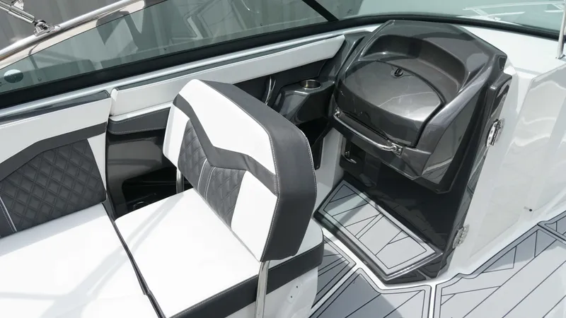 Slide: The Image of Monterey 258SS Super Sport 2025 - 15