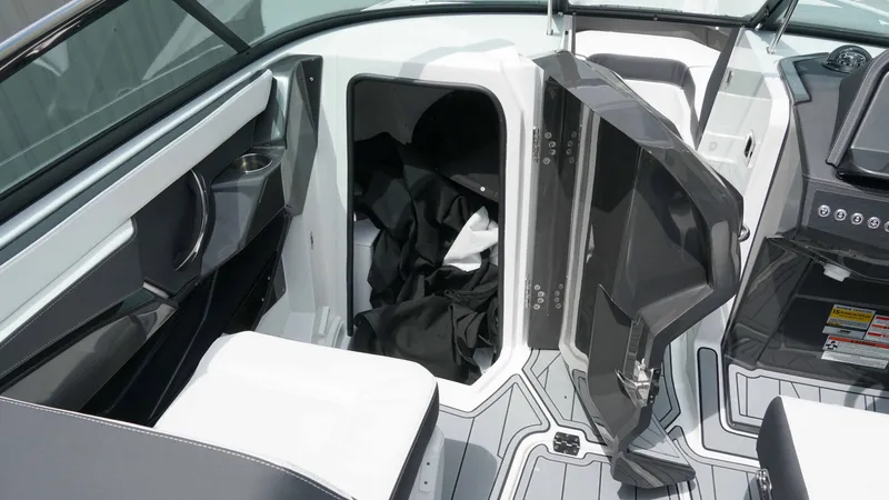 Slide: The Image of Monterey 258SS Super Sport 2025 - 17