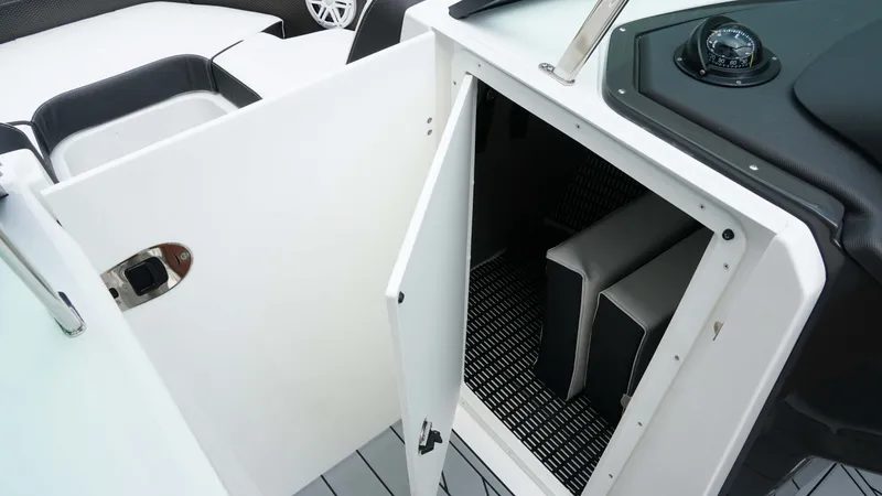 Slide: The Image of Monterey 258SS Super Sport 2025 - 23