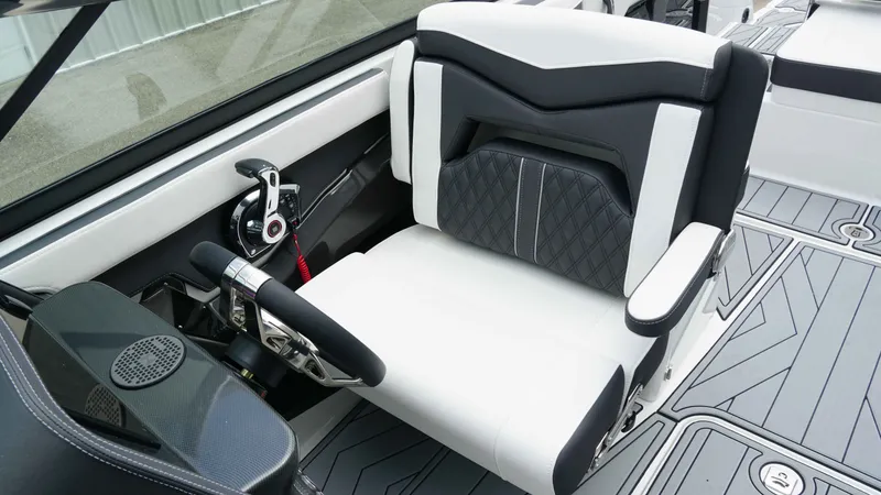 Slide: The Image of Monterey 258SS Super Sport 2025 - 24