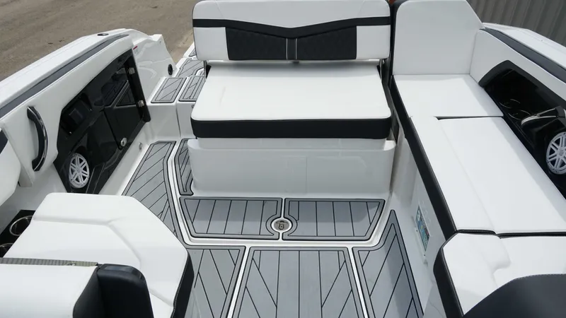 Slide: The Image of Monterey 258SS Super Sport 2025 - 26