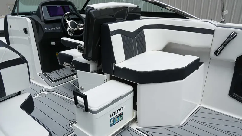 Slide: The Image of Monterey 258SS Super Sport 2025 - 27