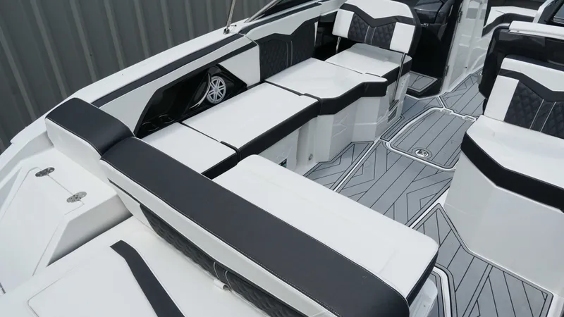 Slide: The Image of Monterey 258SS Super Sport 2025 - 9