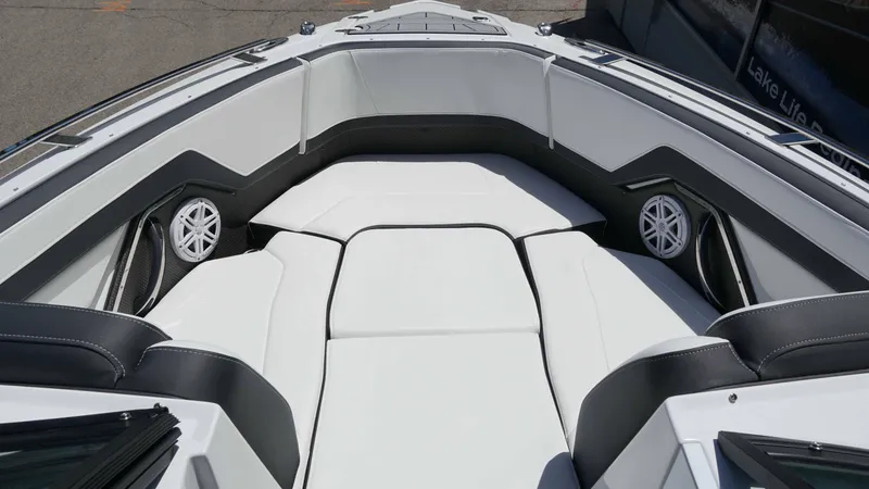 Slide: The Image of Monterey 258SS Super Sport 2025 - 12