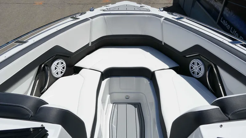 Slide: The Image of Monterey 258SS Super Sport 2025 - 13