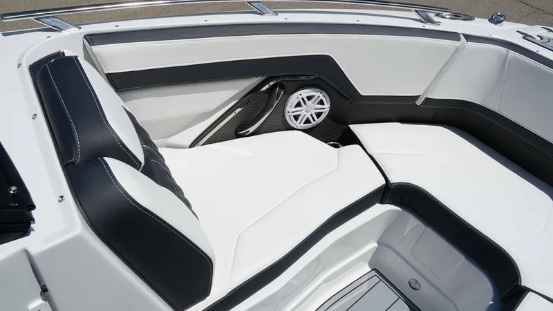 Slide: The Image of Monterey 258SS Super Sport 2025 - 14