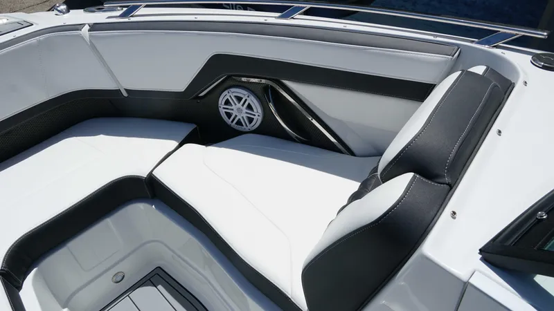 Slide: The Image of Monterey 258SS Super Sport 2025 - 15