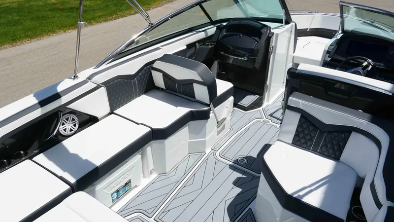 Slide: The Image of Monterey 258SS Super Sport 2025 - 4