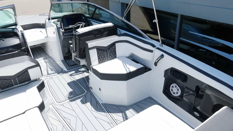 Slide: The Image of Monterey 258SS Super Sport 2025 - 5