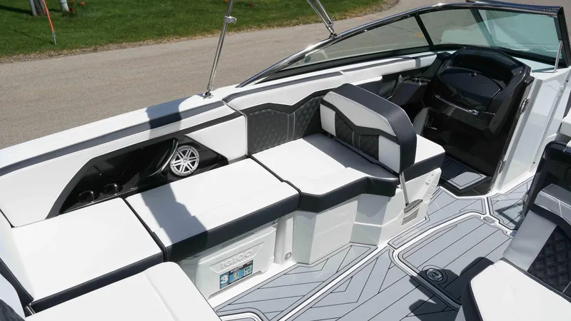 Slide: The Image of Monterey 258SS Super Sport 2025 - 6