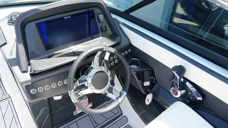 Slide: The Image of Monterey 258SS Super Sport 2025 - 9