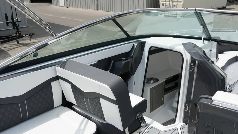 Slide: The Image of Monterey 278SS Super Sport 2025 - 11