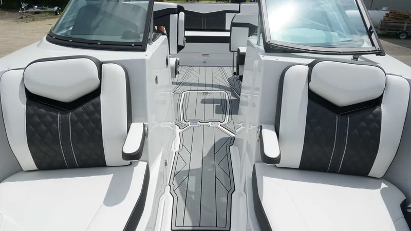 Slide: The Image of Monterey 278SS Super Sport 2025 - 17