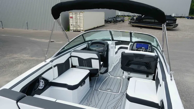 Slide: The Image of Monterey 278SS Super Sport 2025 - 8