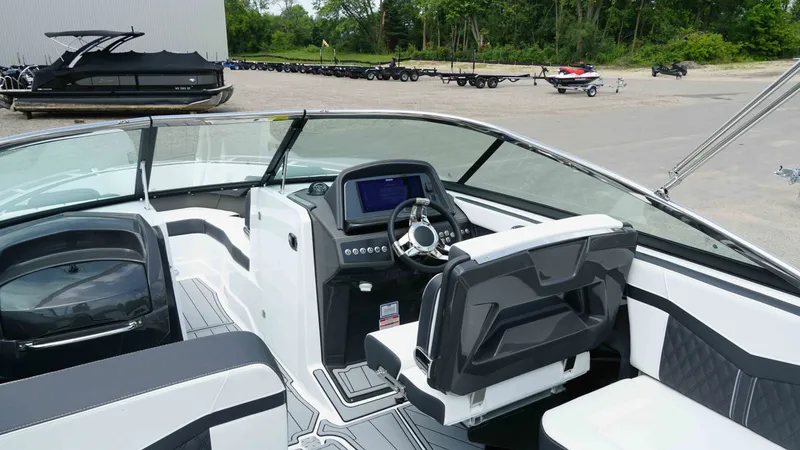 Slide: The Image of Monterey 278SS Super Sport 2025 - 9