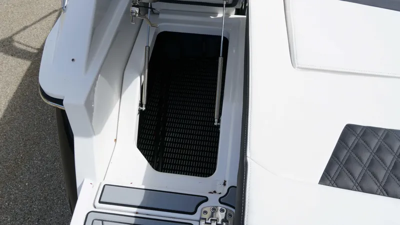 Slide: The Image of Monterey 278SS Super Sport 2025 - 10