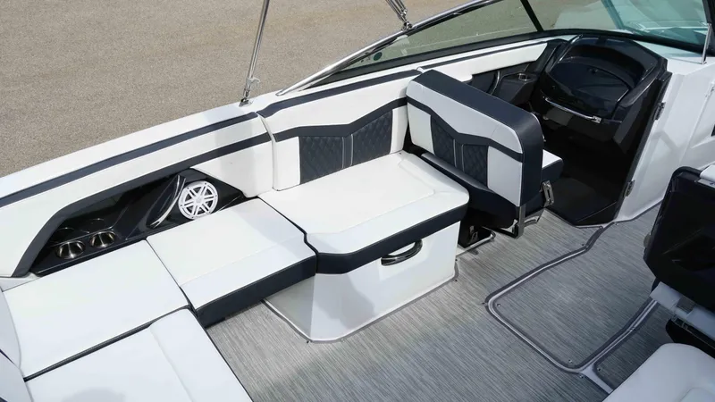 Slide: The Image of Monterey 278SS Super Sport 2025 - 12