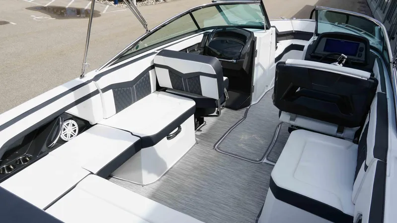 Slide: The Image of Monterey 278SS Super Sport 2025 - 4