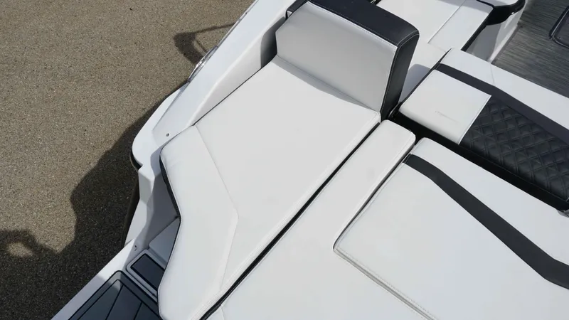 Slide: The Image of Monterey 278SS Super Sport 2025 - 9