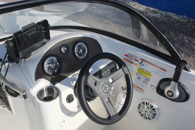 Slide: The Image of Bayliner Element E21 2022 - 15