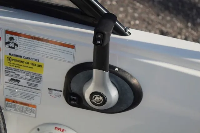 Slide: The Image of Bayliner Element E21 2022 - 16