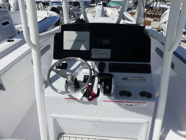 Slide: The Image of Aquasport 24AS Center Console 2025 - 7