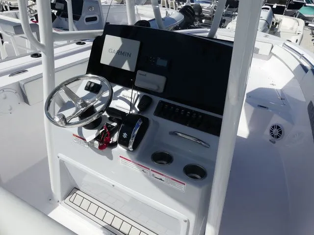 Slide: The Image of Aquasport 24AS Center Console 2025 - 8