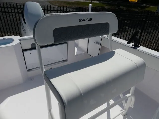 Slide: The Image of Aquasport 24AS Center Console 2025 - 9