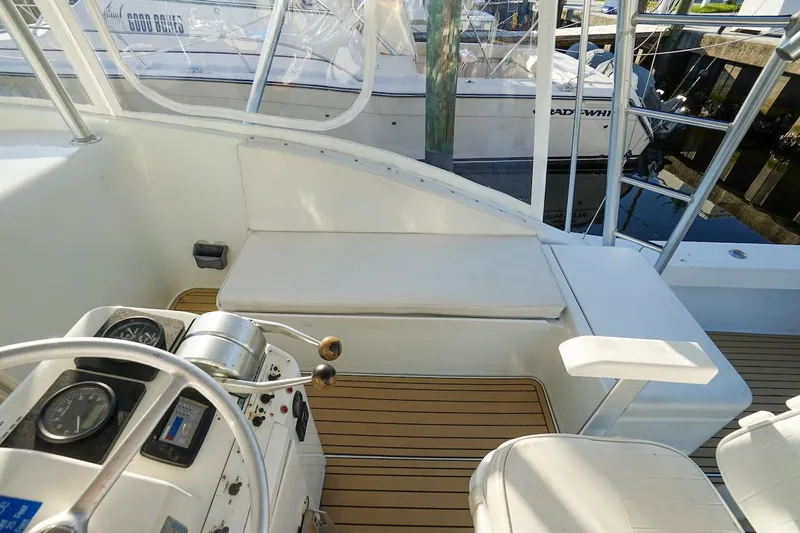 Slide: The Image of 1997 Luhrs Tournament 320 Open cockpit with seating and control panel. - 38
