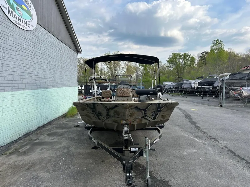 Slide: The Image of 2018 SeaArk 2072 RIVERCAT 200 CC boat on trailer, parked outside marine shop. - 3