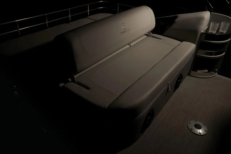 Slide: The Image of Regency 250 LE3 Sport 2024 - 56