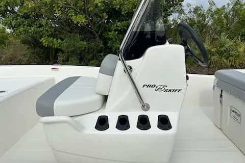 Slide: The Image of 2025 Mako Pro Skiff 15 CC boat console with seating and steering wheel. - 5