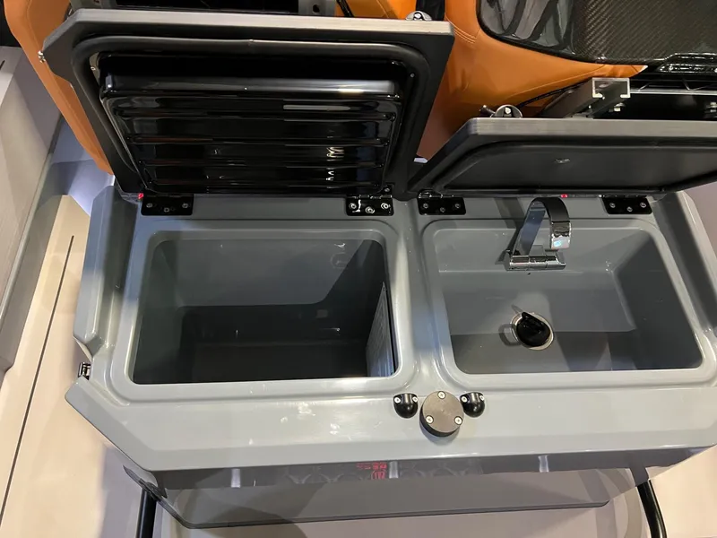 Slide: The Image of Brabus Shadow 500 Cabin 2022 - 51