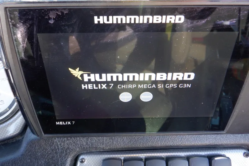 Slide: The Image of Humminbird Helix 7 CHIRP MEGA SI GPS G3N display on Alumacraft Competitor 165 Sport, 2020. - 41