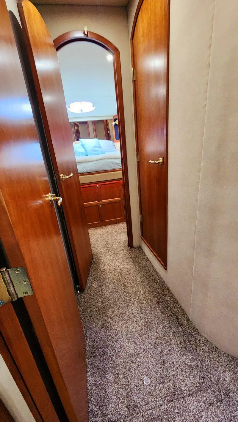 Slide: The Image of Cruisers Yachts 5000 2002 - 50