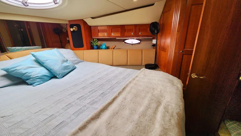 Slide: The Image of Cruisers Yachts 5000 2002 - 52