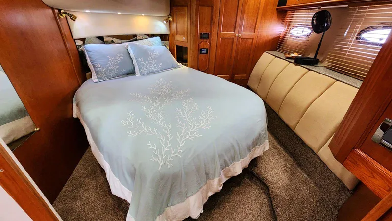 Slide: The Image of Cruisers Yachts 5000 2002 - 57