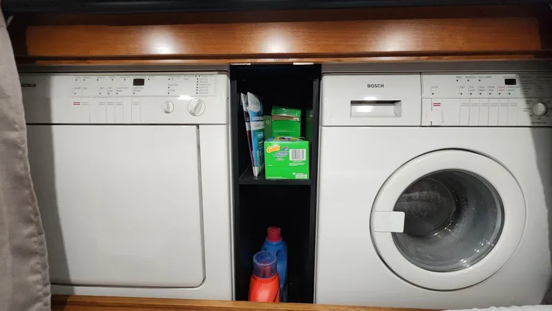 Slide: The Image of Cruisers Yachts 5000 2002 - 65