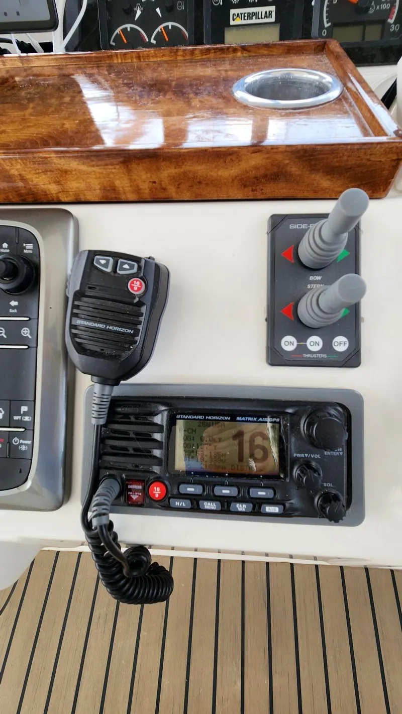 Slide: The Image of Cruisers Yachts 5000 2002 - 75