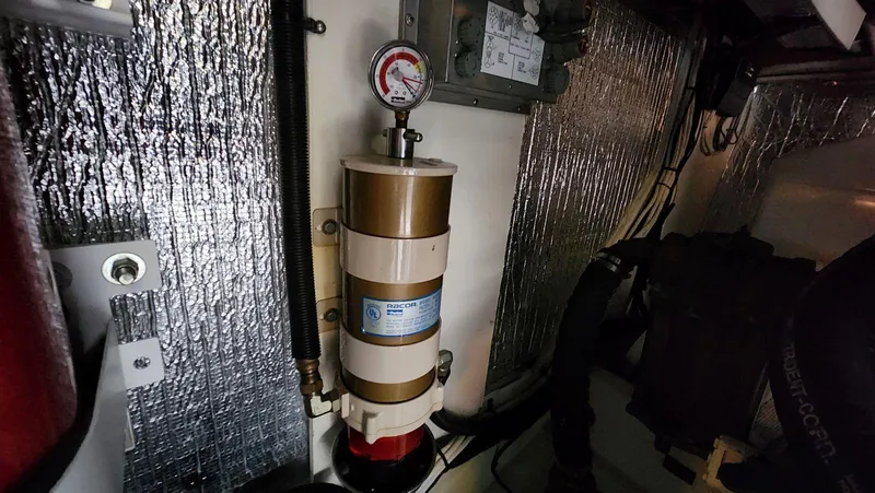 Slide: The Image of Cruisers Yachts 5000 2002 - 85