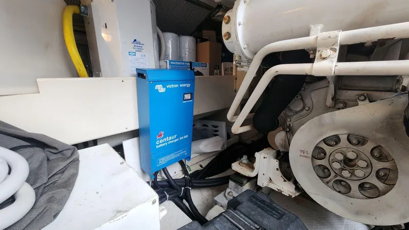 Slide: The Image of Cruisers Yachts 5000 2002 - 86