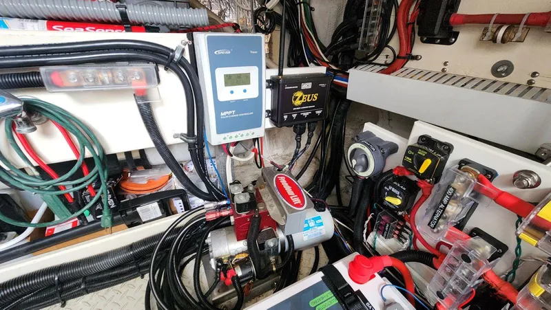 Slide: The Image of Cruisers Yachts 5000 2002 - 92