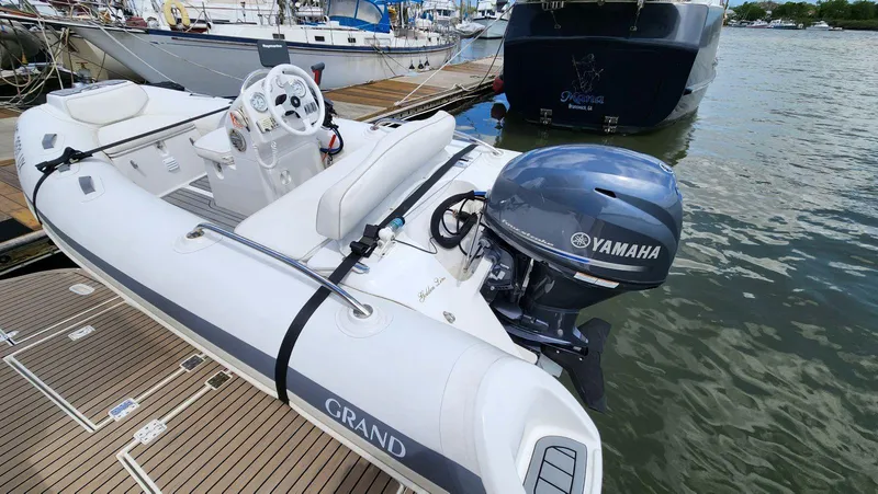 Slide: The Image of Cruisers Yachts 5000 2002 - 95