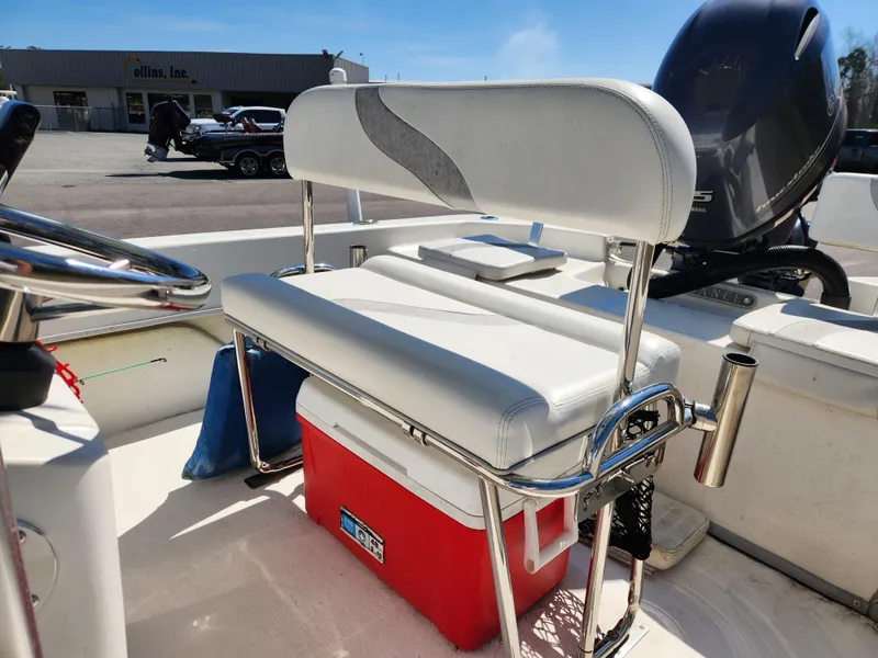 Slide: The Image of 2015 Sundance B20CCR boat interior with white seating and red cooler. - 10