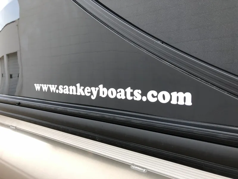 Slide: The Image of South Bay 25 Sport CR9 2018 boat with sankeyboats.com branding on the side. - 42