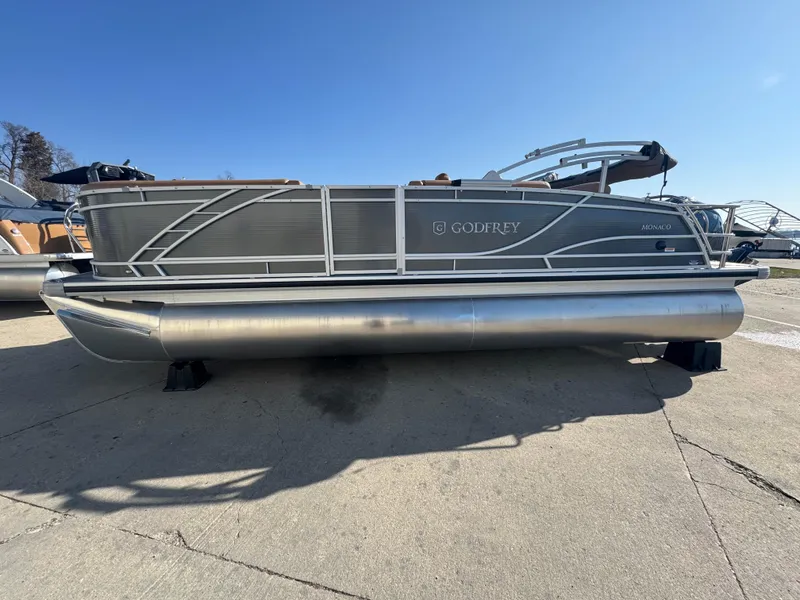 Slide: The Image of Monaco 235SFL 2025 - 1