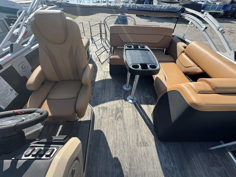 Slide: The Image of Monaco 235SFL 2025 - 11